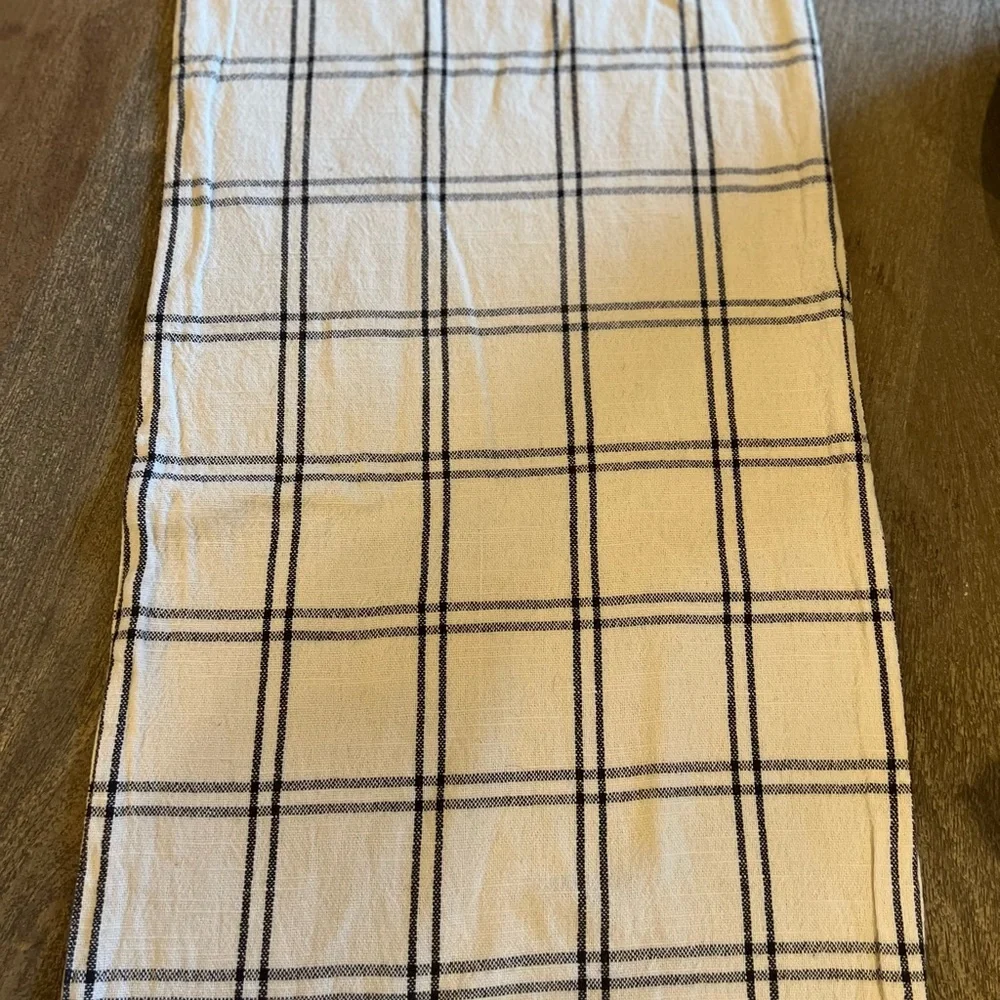 18 x 15 inch 100% Cotton Windowpane Table Runner